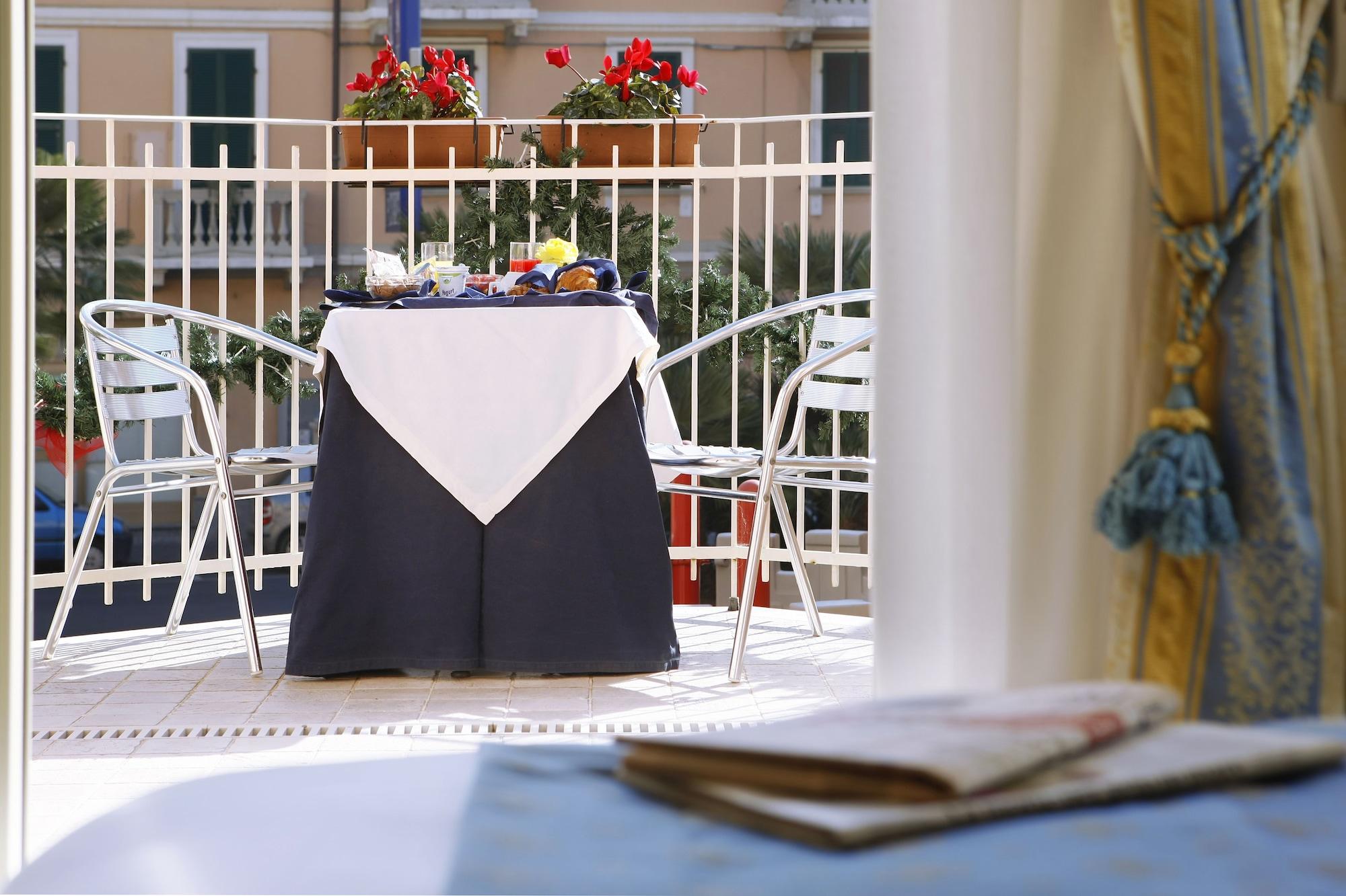 Hotel Ristorante Toscana Alassio Luaran gambar