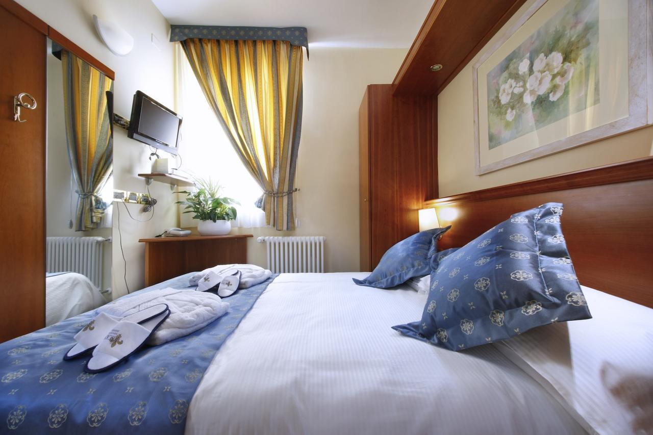 Hotel Ristorante Toscana Alassio Luaran gambar
